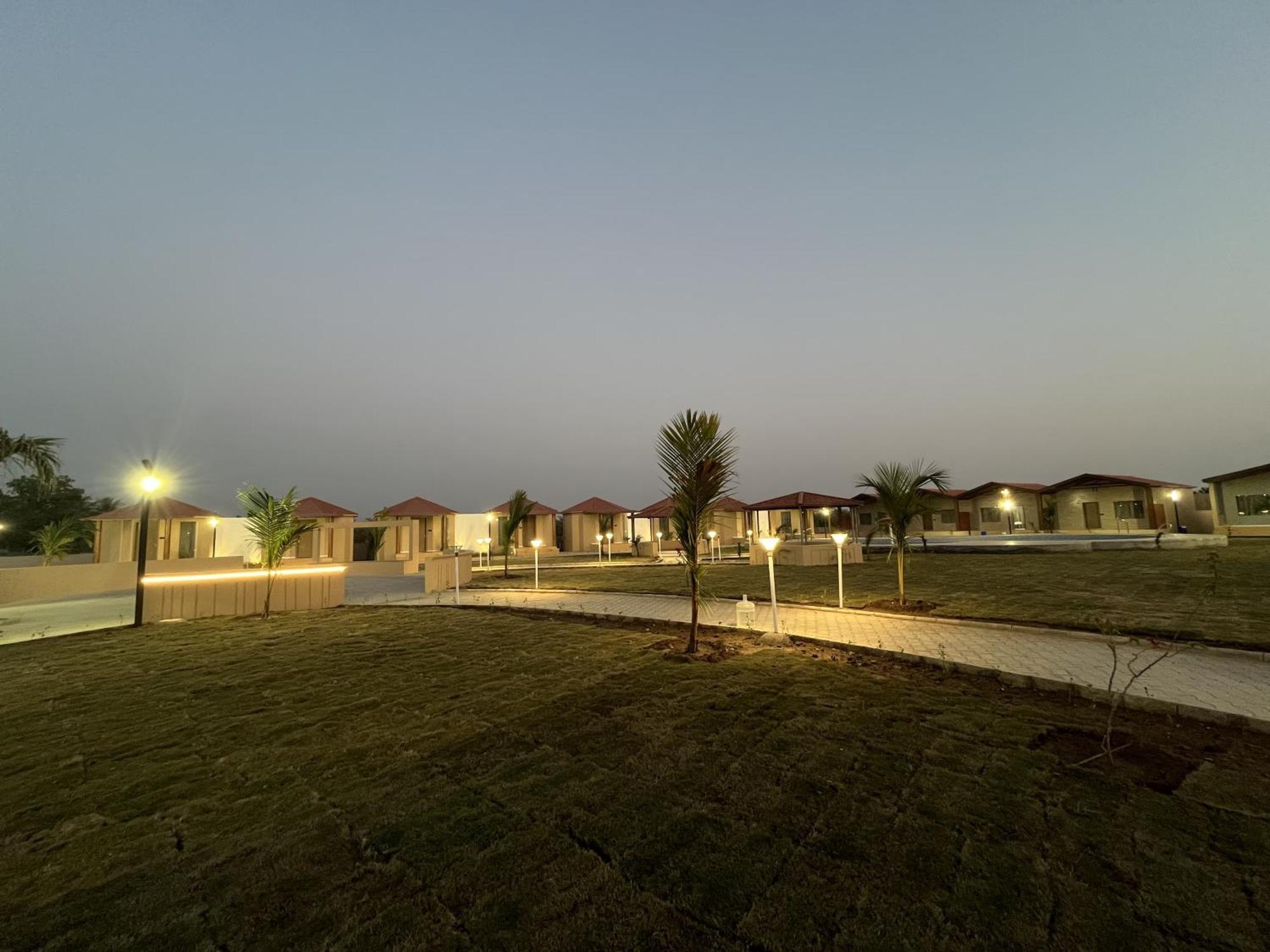 Shree Jalaram Resort Kodāe Exterior foto